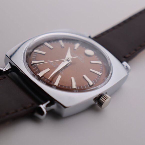 Vintage Roamer ST96 Watch – Swiss Made, 17 Jewels, Manual Wind, Stylish - Picture 4 of 7